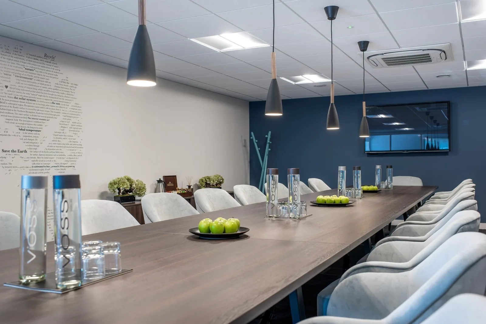 Arena Offices Basingstoke - The Square, Meeting room for 18 people, Basingstoke
