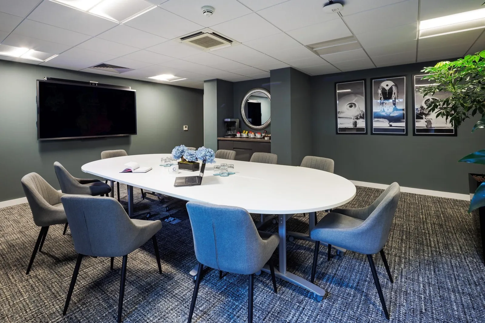 Arena Offices Farnborough - Abbey House, Meeting room for 9 people, Farnborough