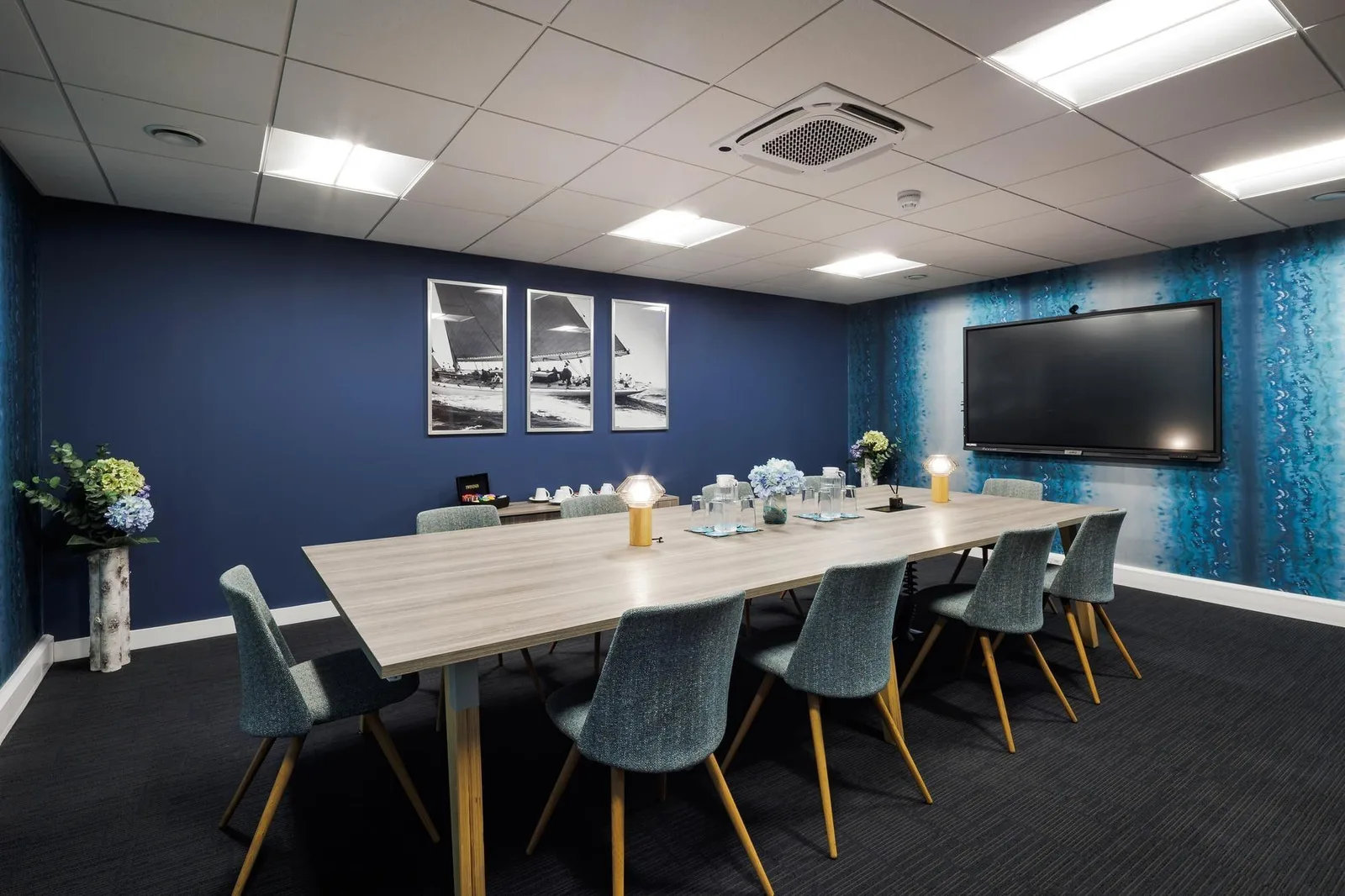 Arena Offices Ferndown - Nimrod Way, Meeting room for 10 people, Ferndown
