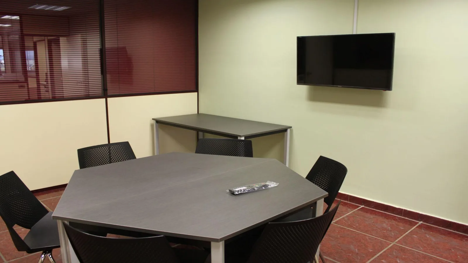 Asuakoworking, Meeting room for 6 people, Erandio