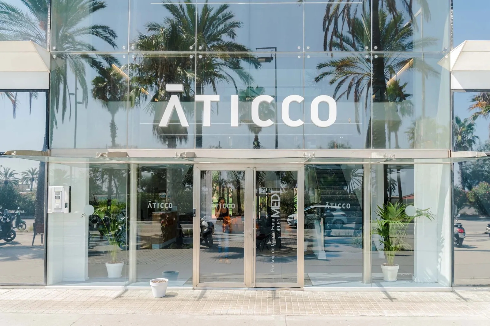 Aticco Med, Fachada del edificio, Barcelona