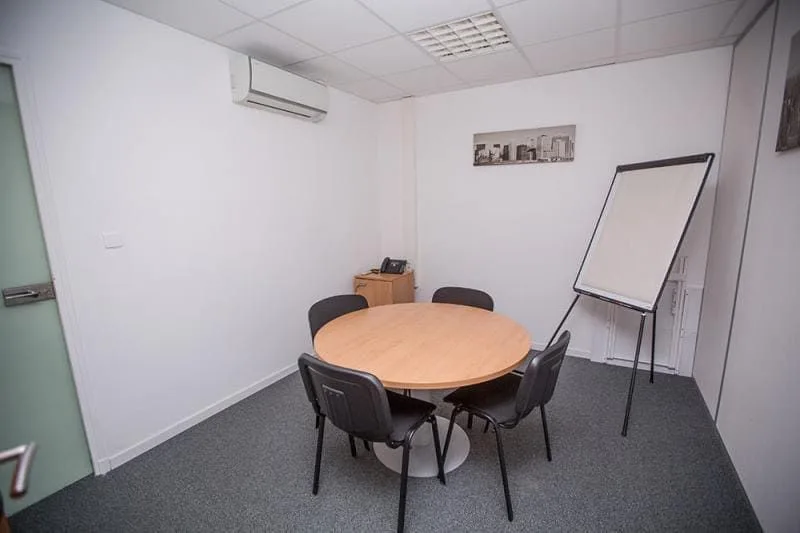 Avantages Buro, Salle de réunion 4 personnes, Aubagne