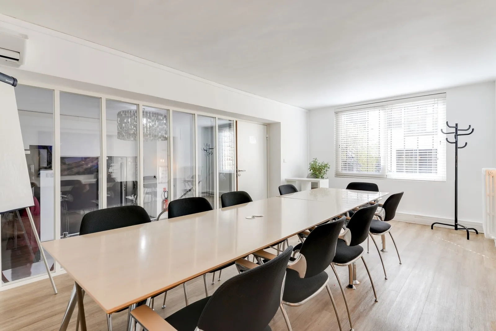 B-45, Besprechungsraum für 12 Personen, Clichy