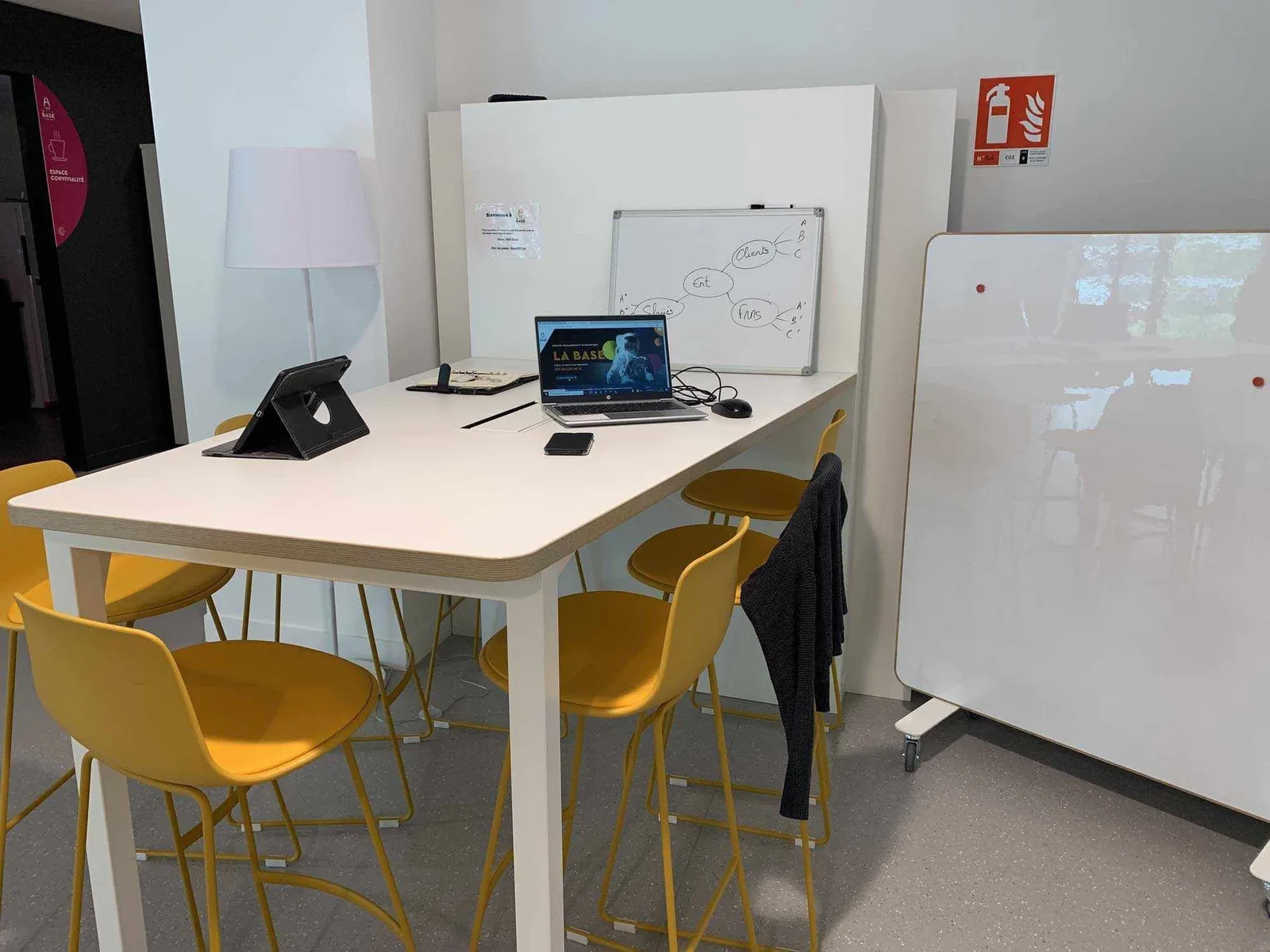 La Base, Besprechungsraum für 6 Personen, Brive la Gaillarde