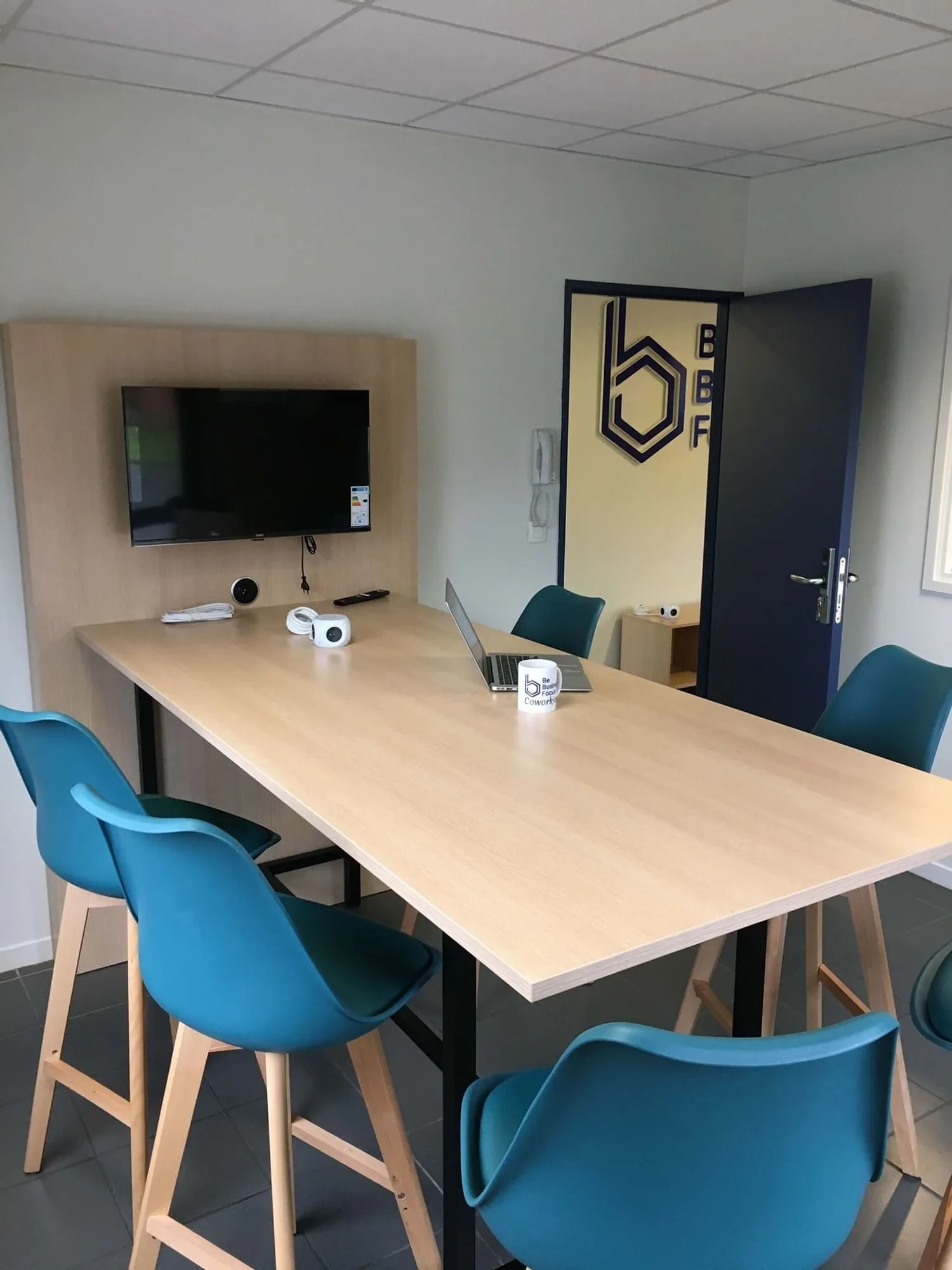 Be Business Focus Coworking, Meeting room for 6 people, Grande Synthe