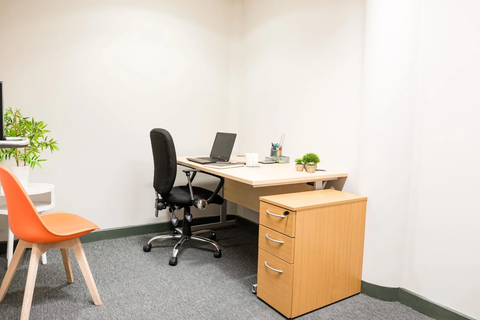 BEC London, Private office, 1 desk, Barking