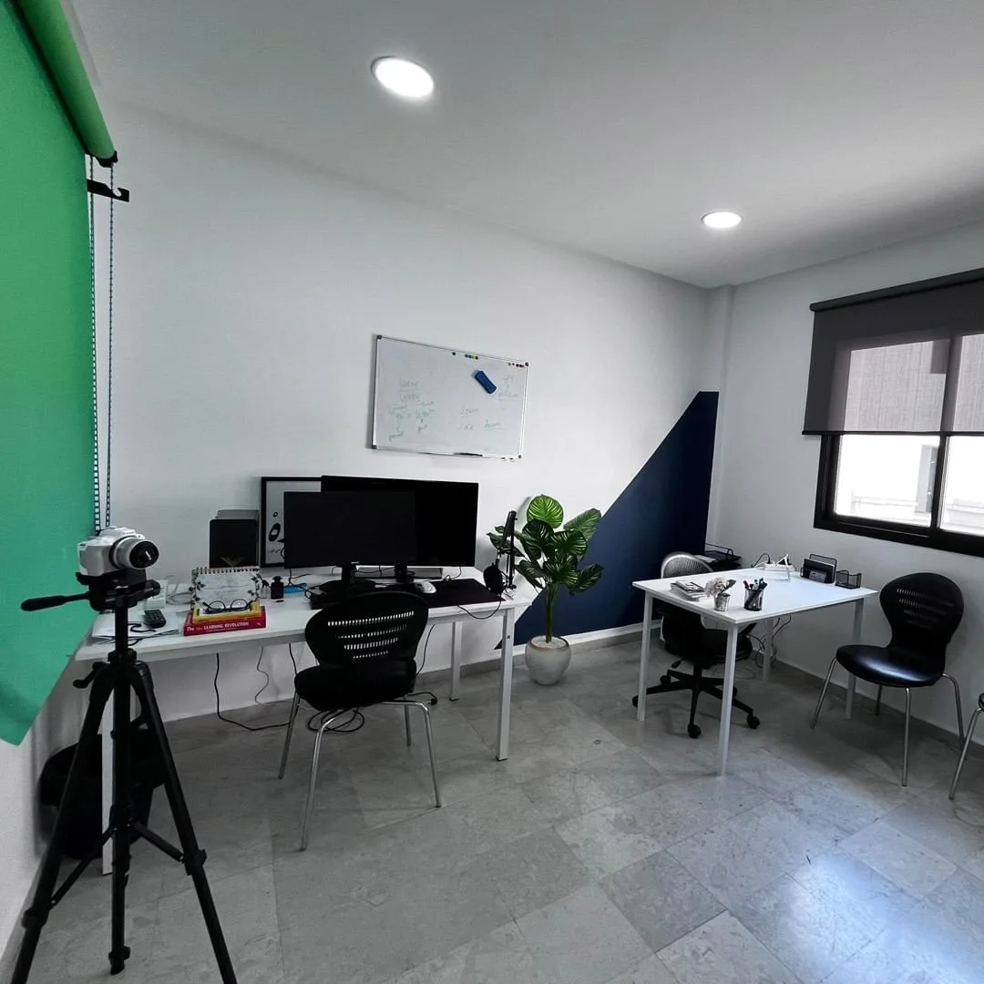Beyond Business & Coworking، مكتب خاص بمحطتي عمل، سيدي رزيق
