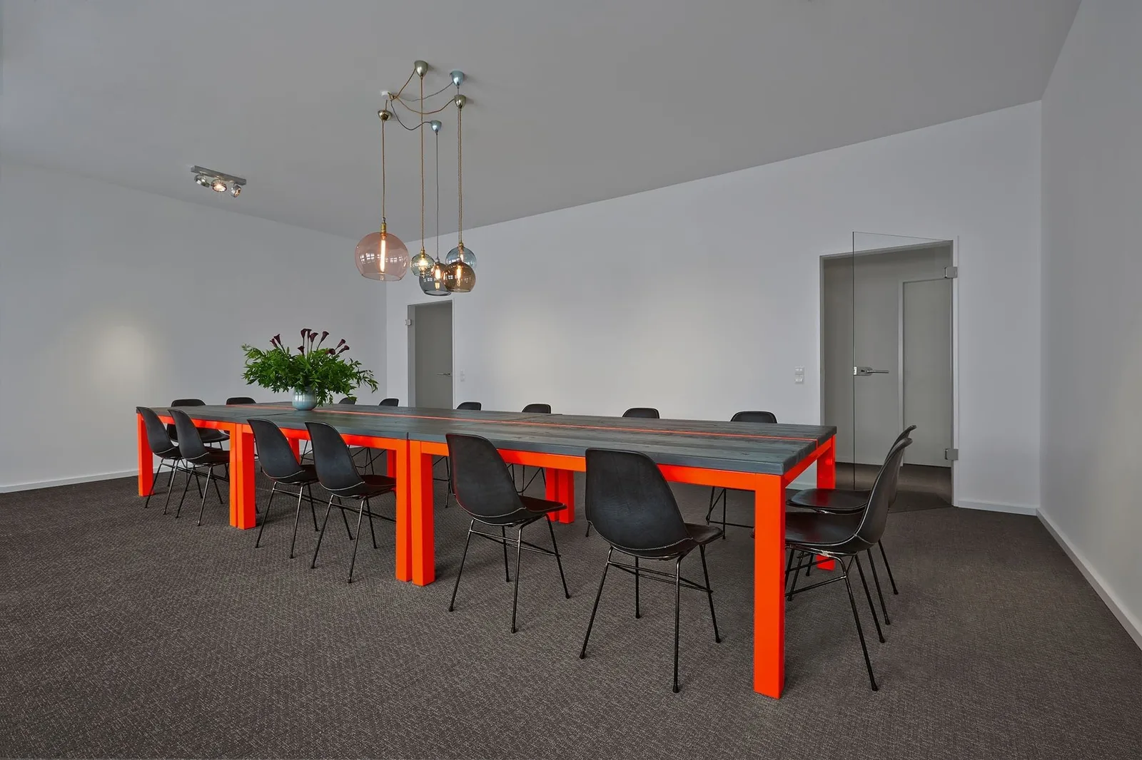 Beziehungsweise, Besprechungsraum für 14 Personen, Berlin