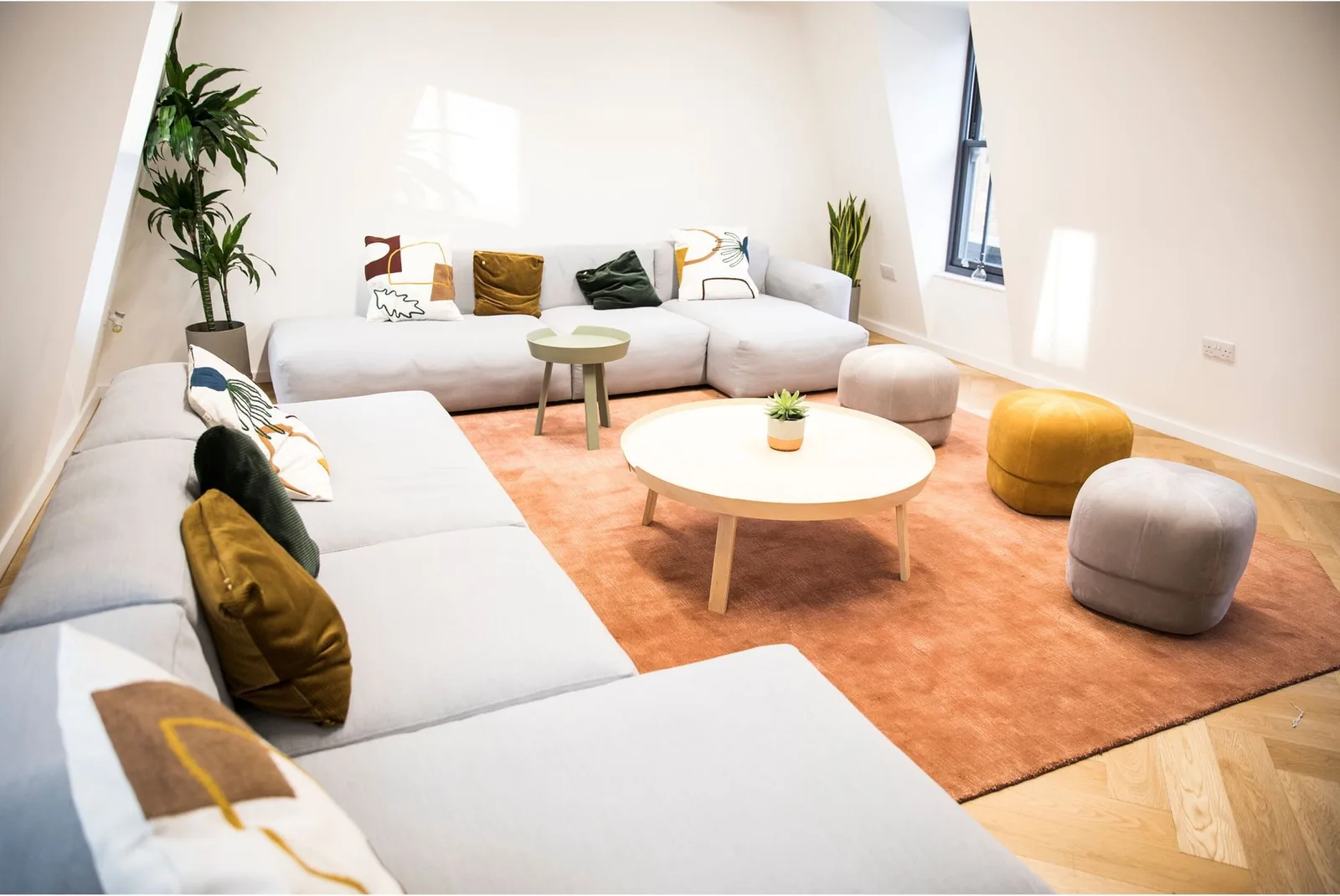 Bourlet Close, Lounge, London