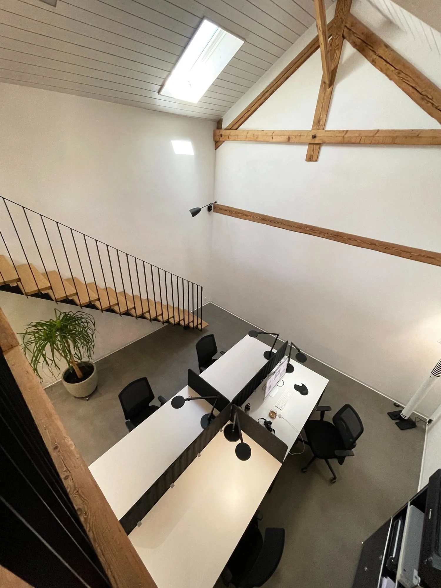 Le Bûcher, Private office, 4 desks, Gollion