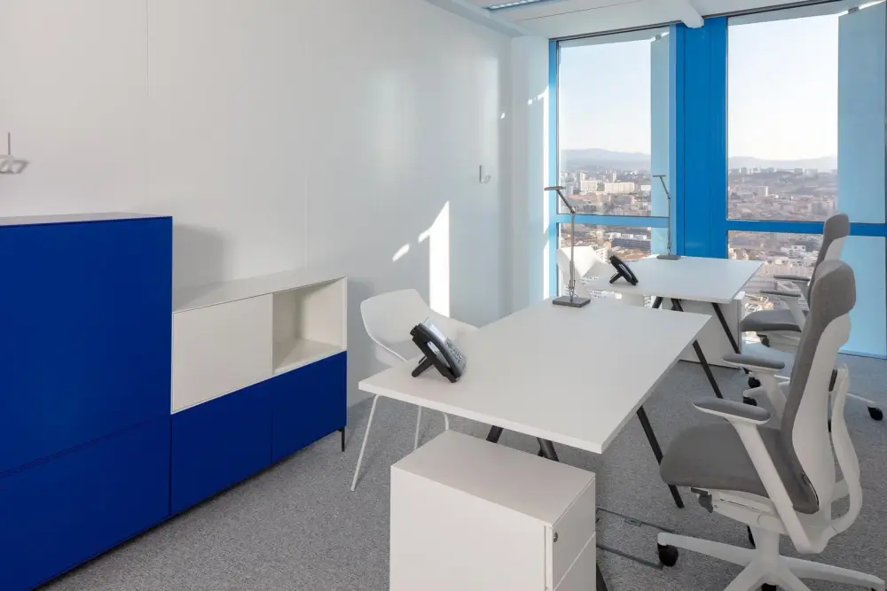 World Trade Center Sky Center Marseillaise, Bureau 2 postes 17m2 vue Colline, Marseille 2e