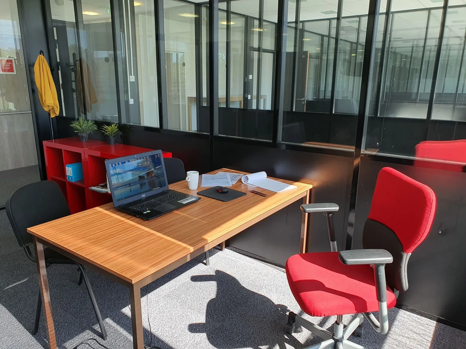 Au Bureau, Private office, 1 desk, Asnières-sur-Seine