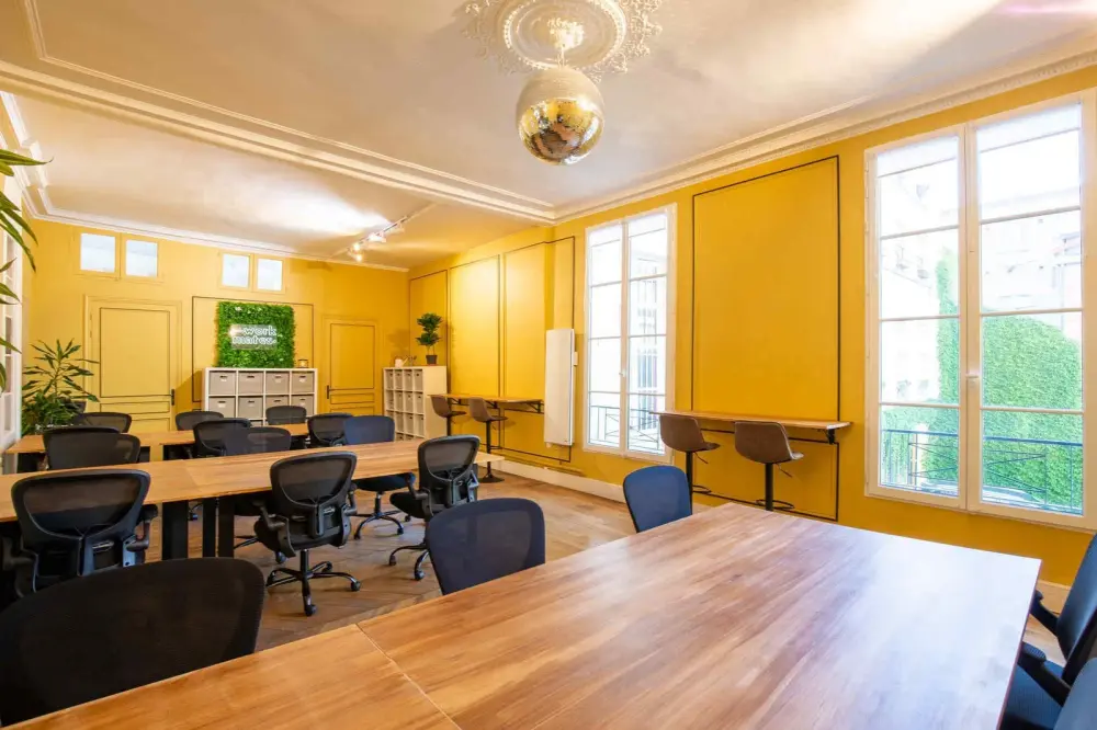 Work Mates Bonne Nouvelle, Bureau fixe - casier à verrou, Paris 10e