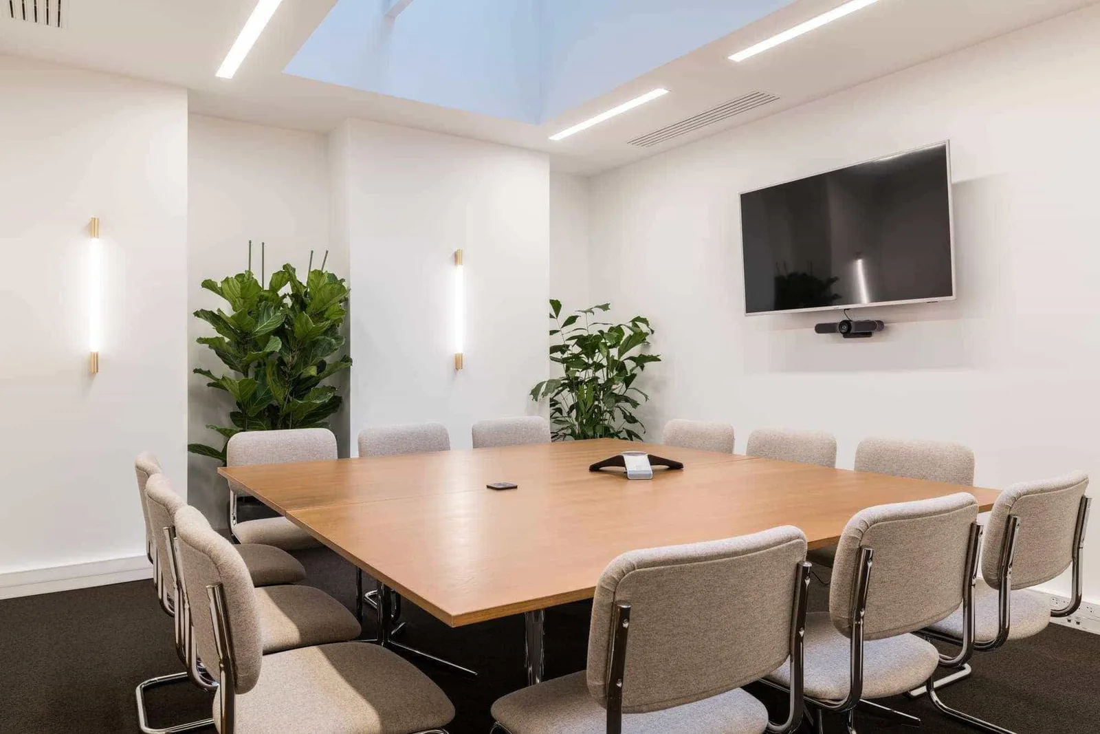 The Bureau Palais Brogniart, Meeting room for 12 people, Paris 2e