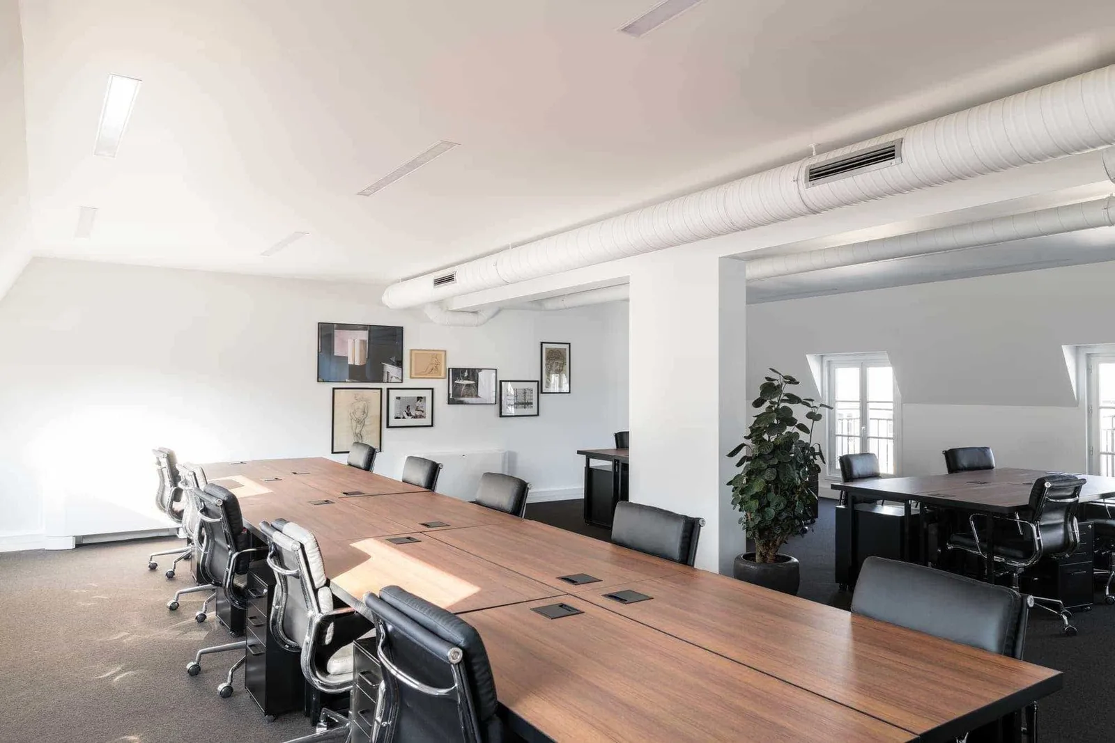 The Bureau Palais Brogniart, Open-plan office, Paris 2e