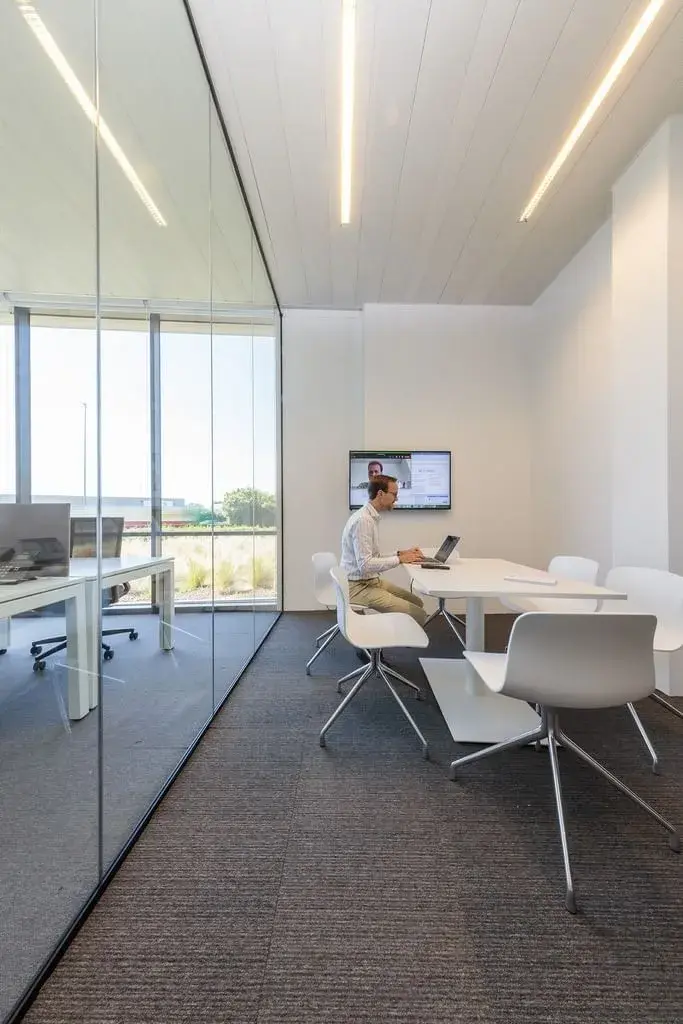 SkylinE40 Business Center, Bureau privé pour 4 personnes, Alost