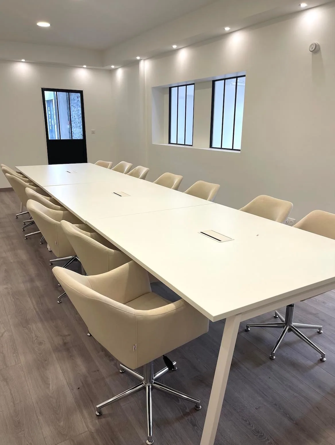 Bureaux Partagés, Besprechungsraum für 14 Personen, Poitiers