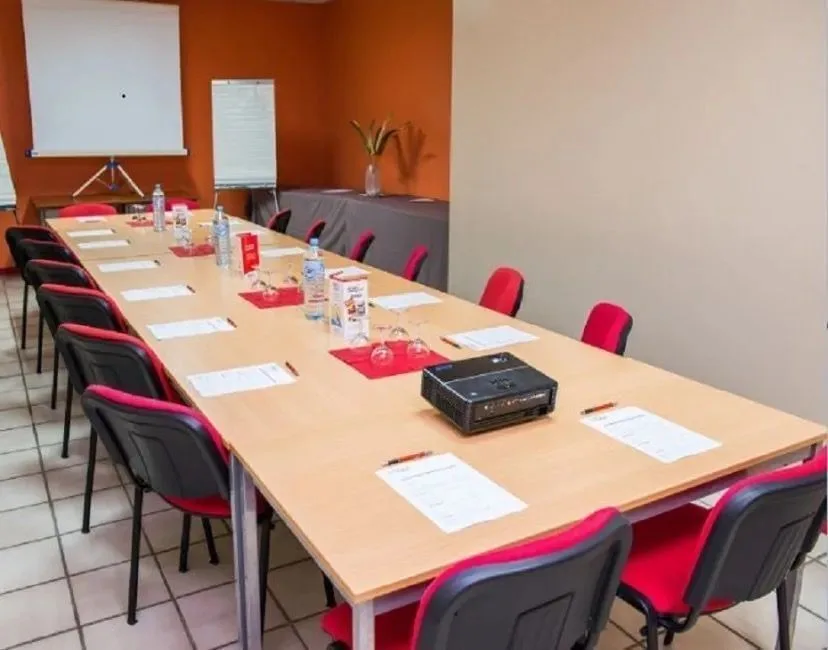 Buro Club Guadeloupe, Salle de réunion 16 personnes, Baie-Mahault