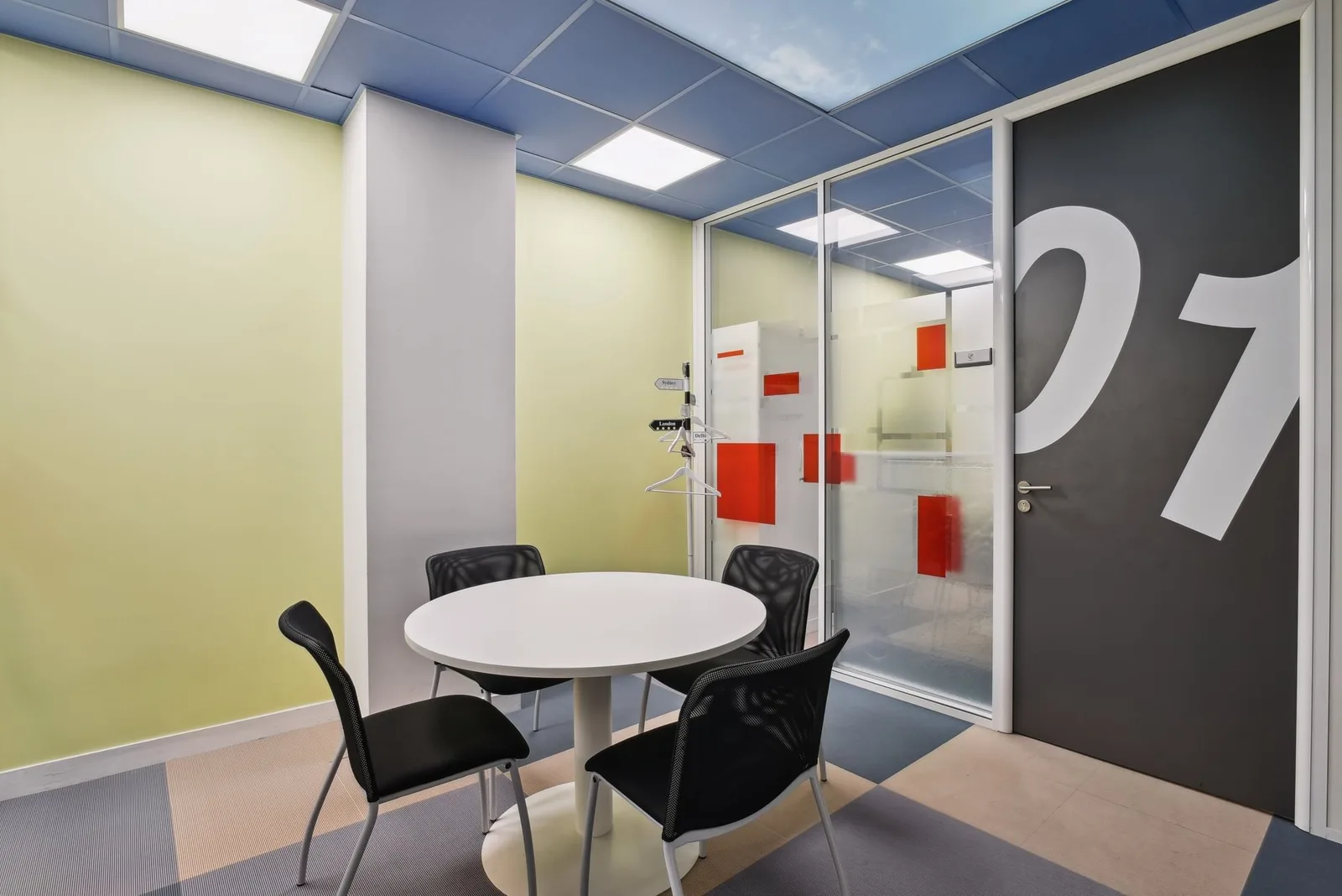 Buro Club Paris République, Besprechungsraum für 4 Personen, Paris 11e