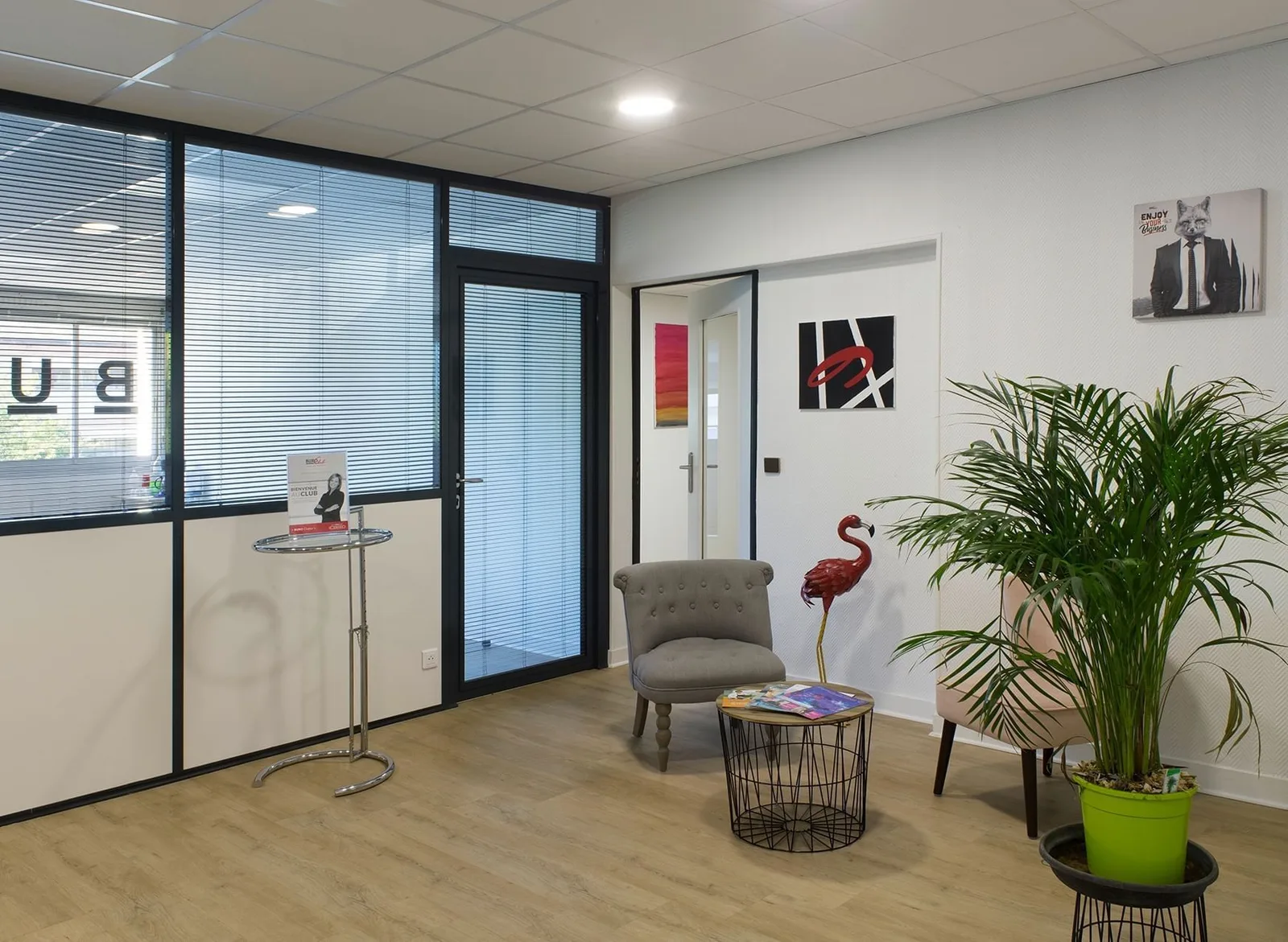 Buro Club Senlis, Lounge, Senlis