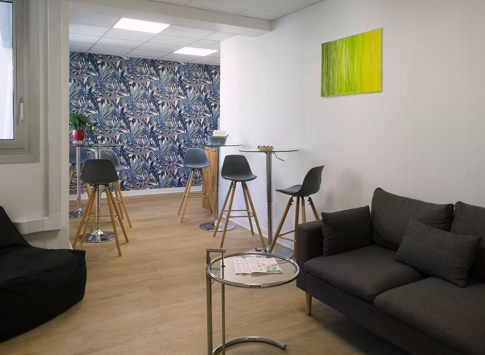 Buro Club Senlis, Lounge, Senlis