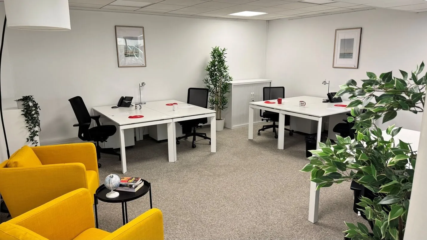 BURO Club Sophia Antipolis chez Drakkar, Privatbüro mit 4 Arbeitsplätzen, Valbonne