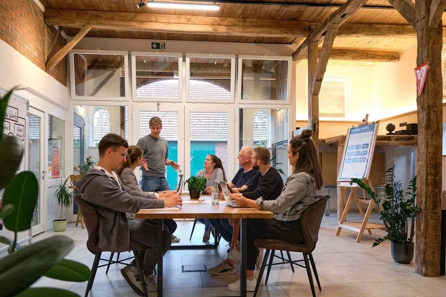 Calle3 Coworking Space, Meeting room for 8 people, Heek