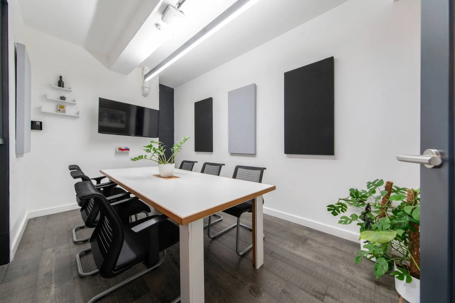 Canvas Offices - Shoreditch, Meeting room for 6 people, London