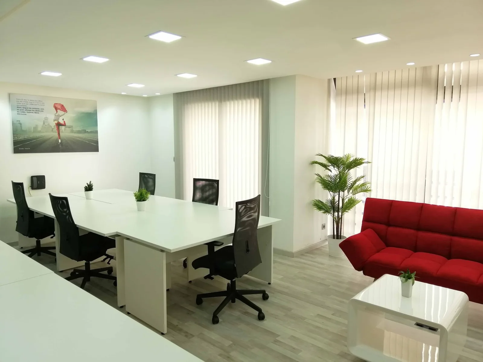 Capital Desk، مكتب خاص بـ 5 محطات عمل، الدار البيضاء