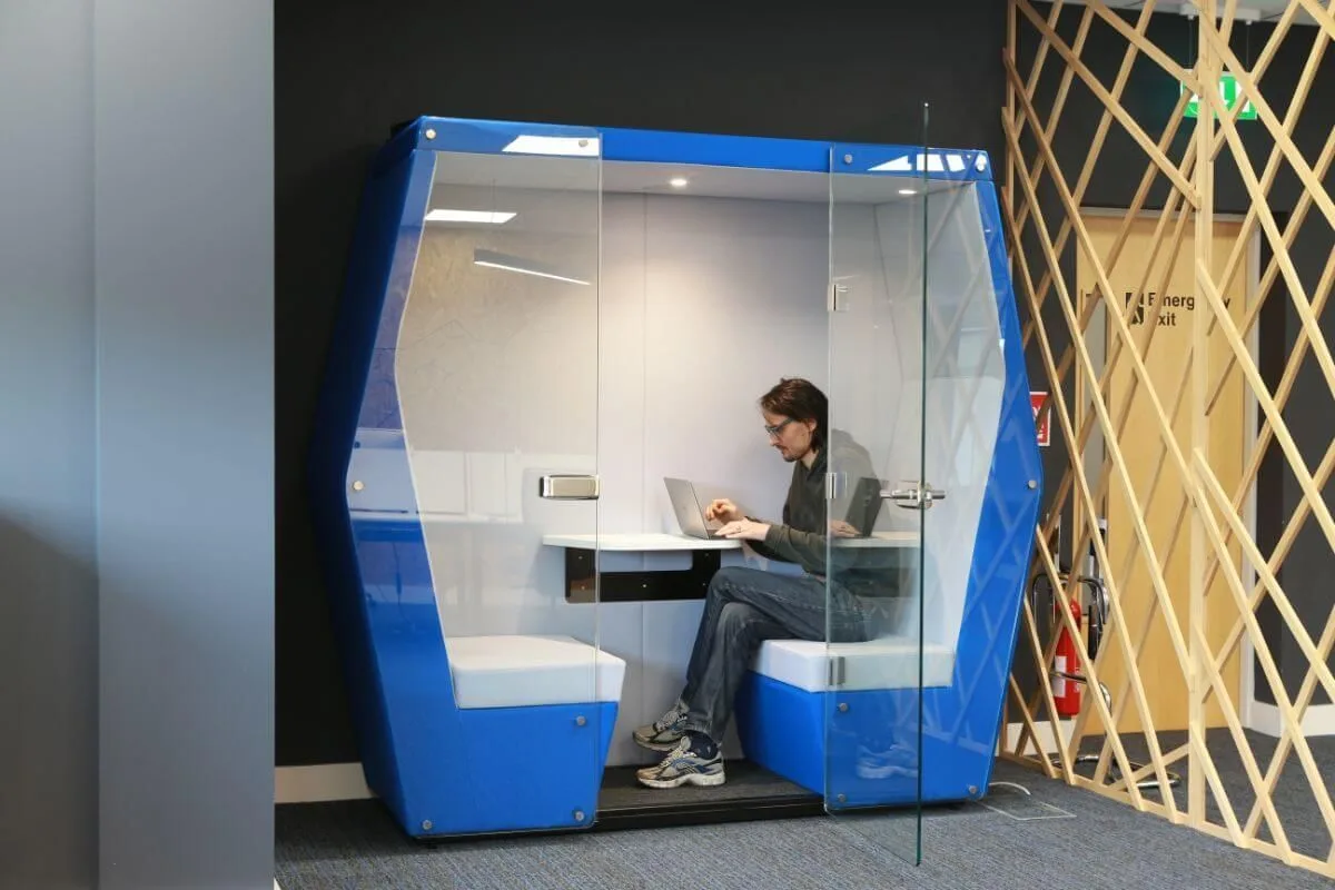 Cavan Digital Hub, Cabine acoustique, Cavan