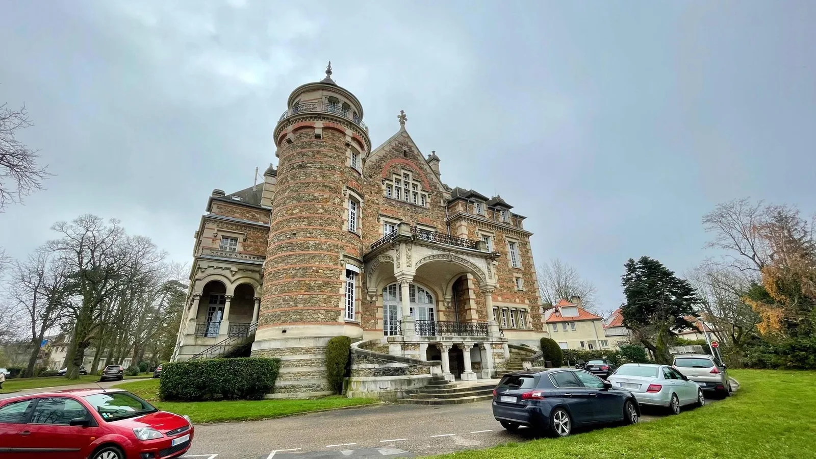 Château du Domaine Saint François d'Assise, Gebäudefassade, La Celle-Saint-Cloud