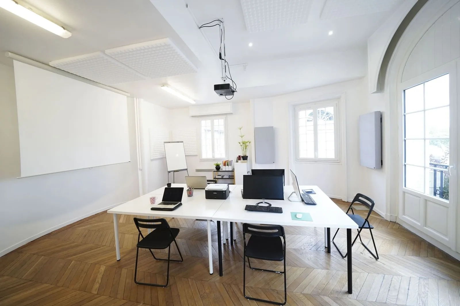 Château Ephémère, Privatbüro mit 4 Arbeitsplätzen, Carrières-sous-Poissy