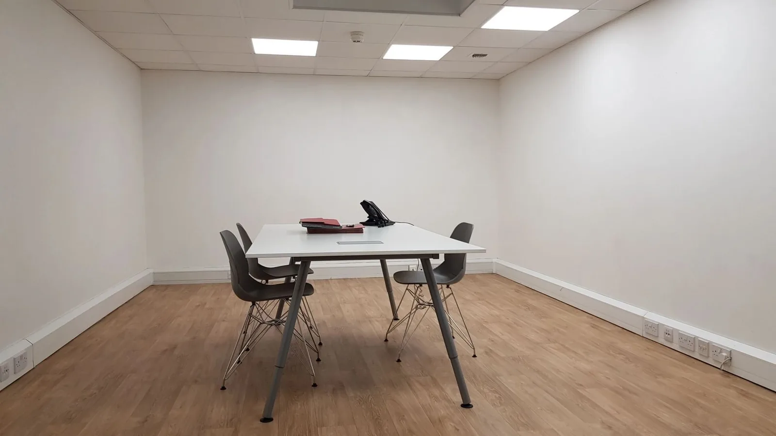 Chelsea Gate Studios Limited, Meeting room for 4 people, London