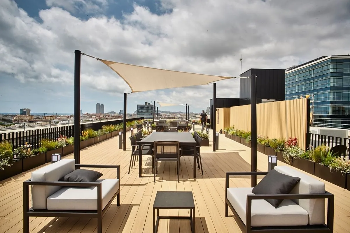 Cinc Barcelona, Terraza y espacio exterior, Barcelona