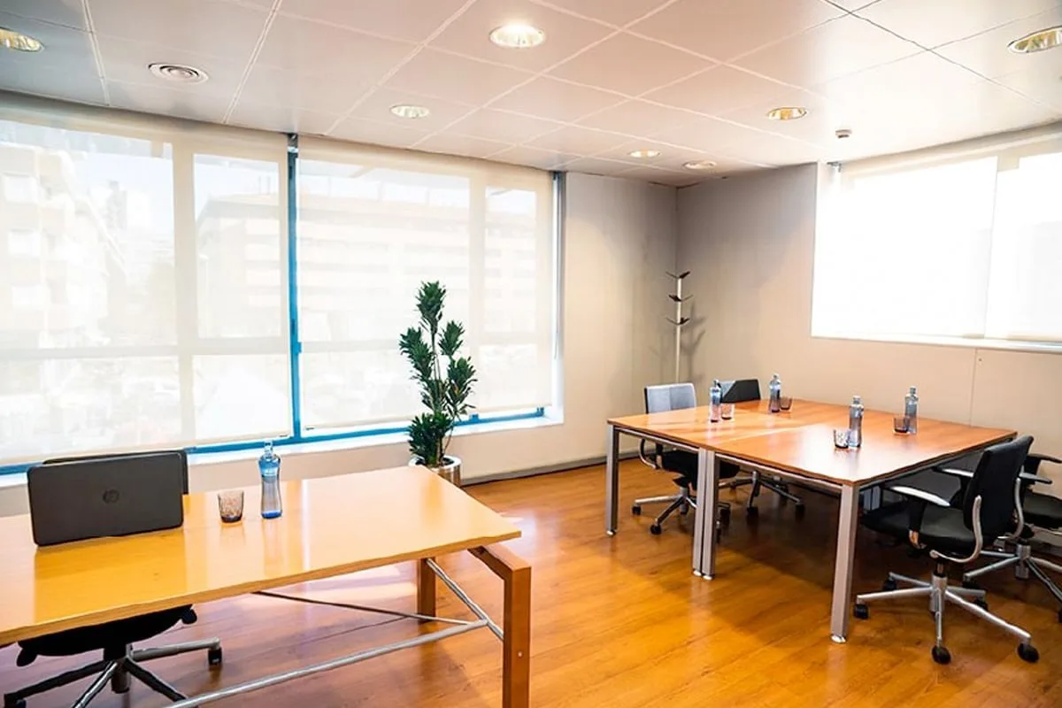Cinc Girona, Private office, 5 desks, Gérone