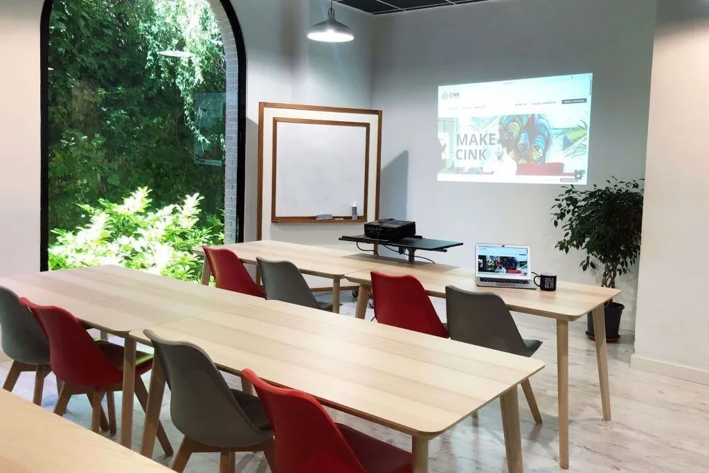 Cink Coworking Henri Dunant, Sala de formação para 8 pessoas, Madrid