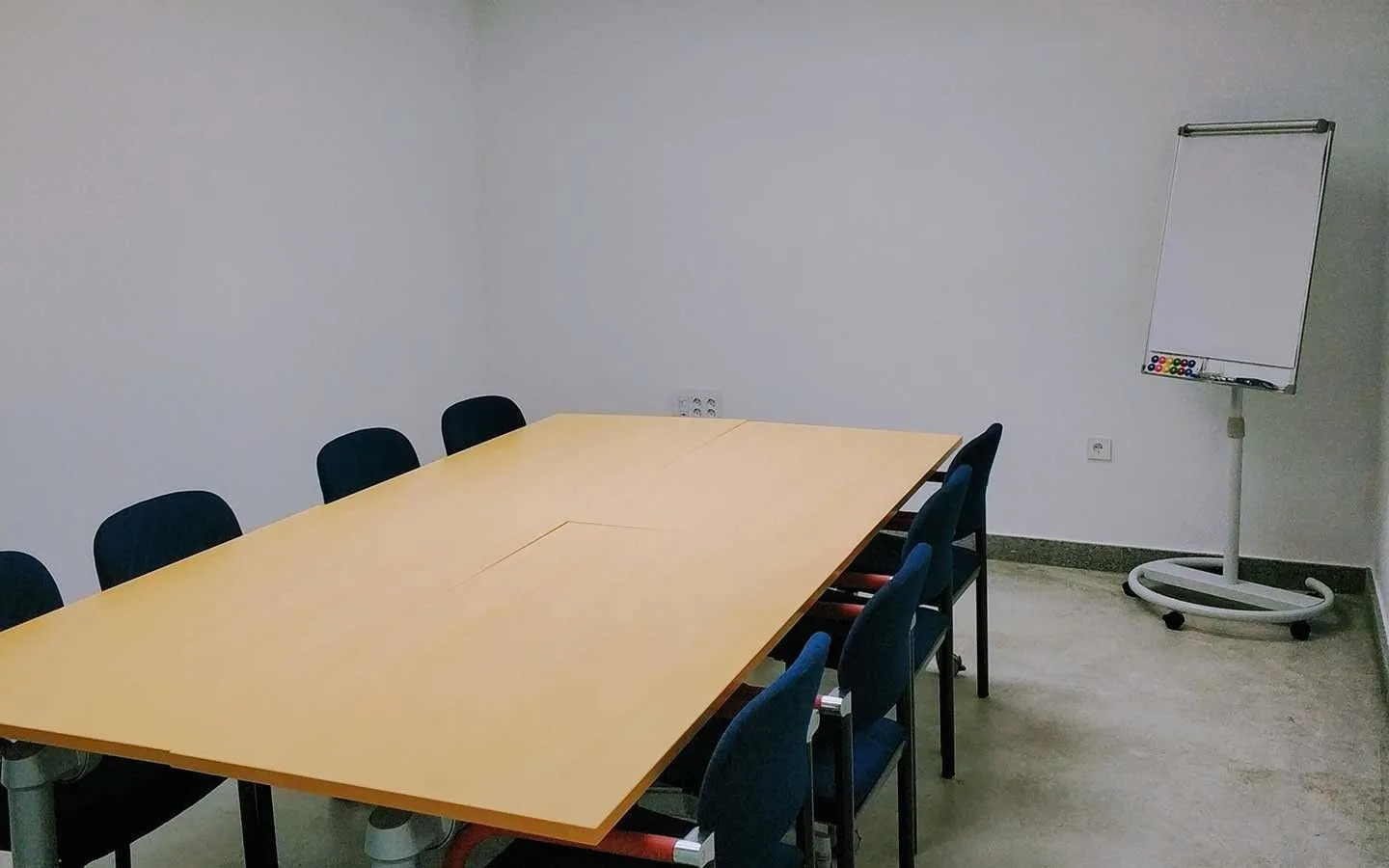 Clot De La Sal, Meeting room for 8 people, Novelda