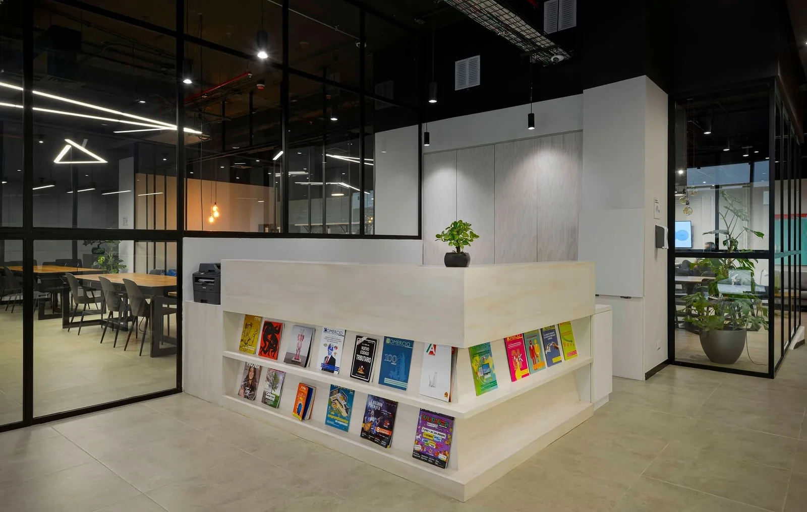 Co-Work Nueva Las Condes, Recepción, Vitacura