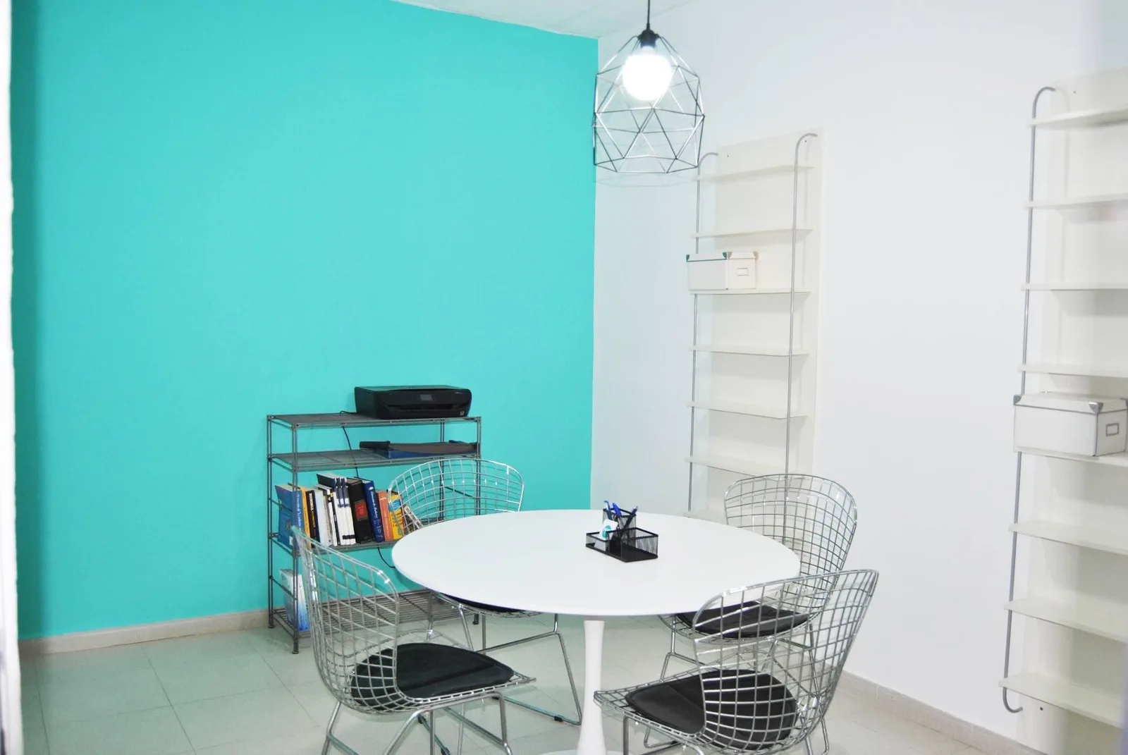 Colabora Coworking, Salle de réunion 4 personnes, Cambrils