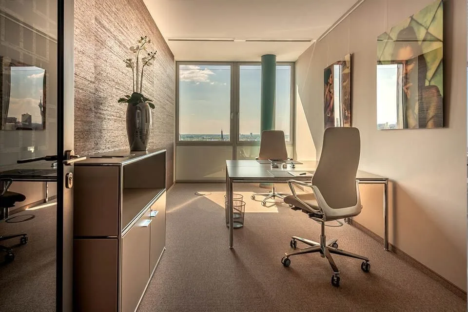 Collection Business Center Düsseldorf Dreischeibenhaus an der Königsallee, Privatbüro mit 2 Arbeitsplätzen, Düsseldorf