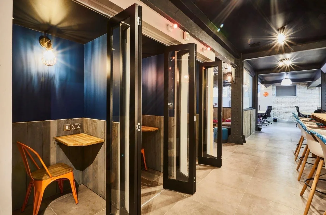 Colony Jactin House, Cabine acoustique, Manchester