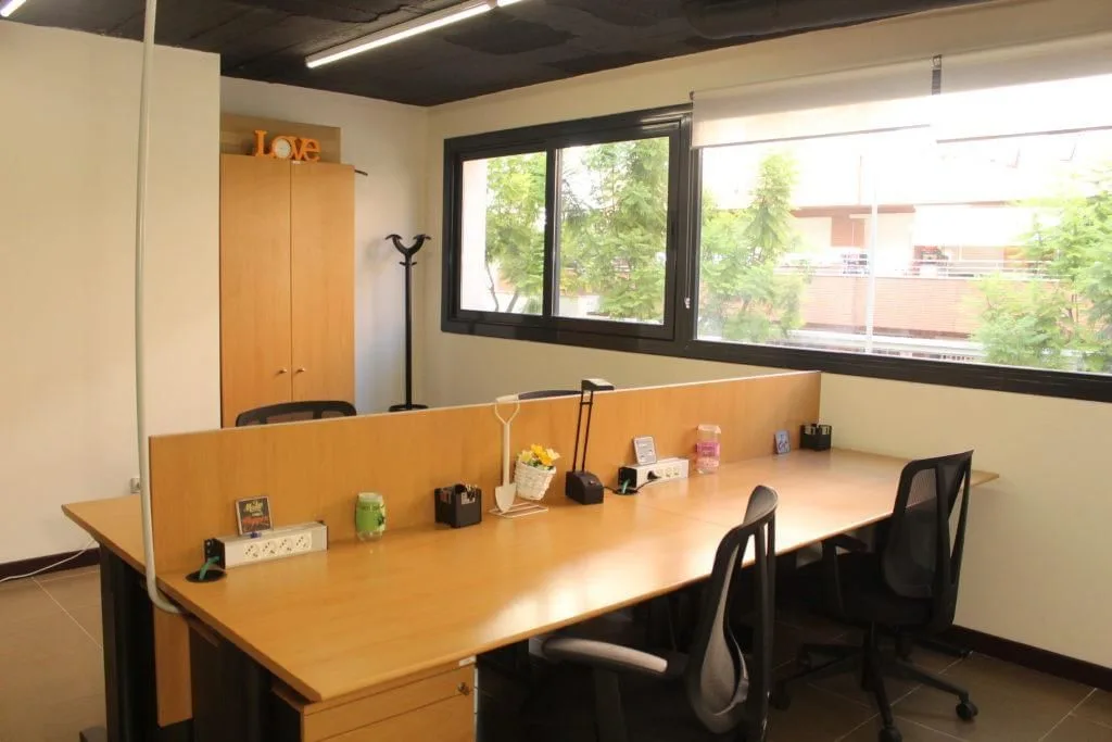 Coloured Seeds, Private office, 4 desks, Vilanova i la Geltrú