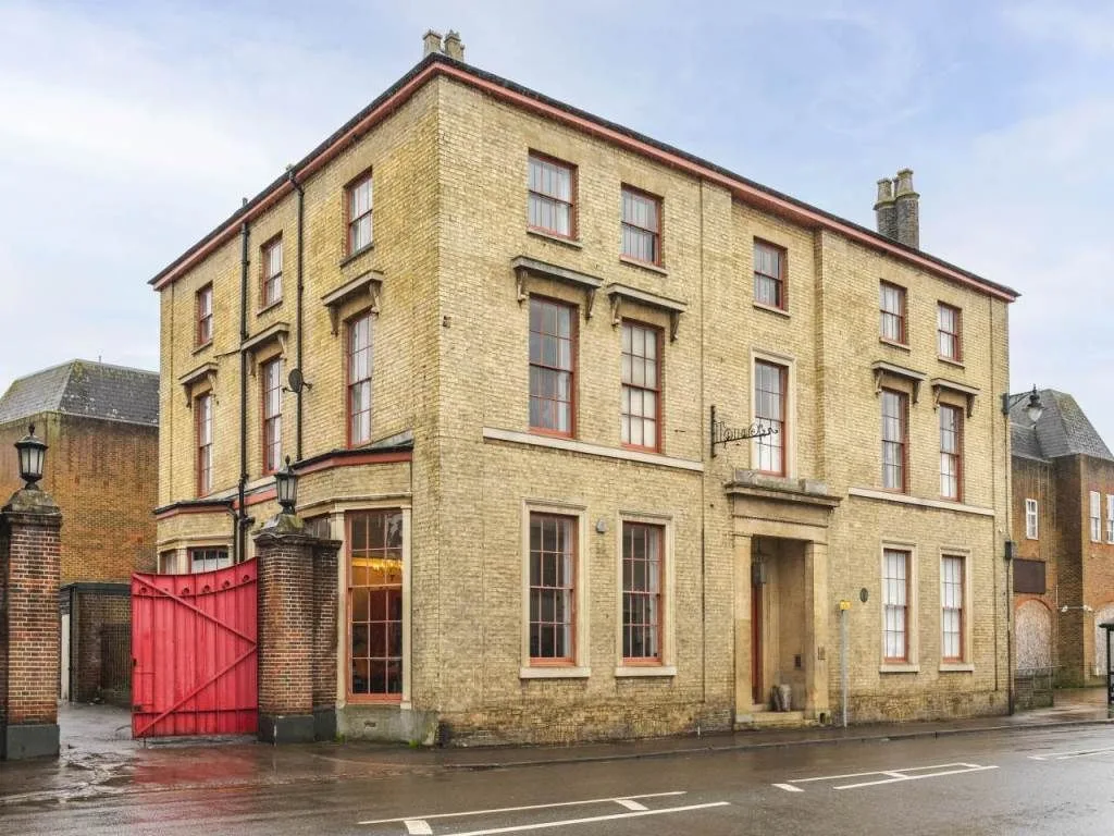 Common Grind, Building facade, Royston