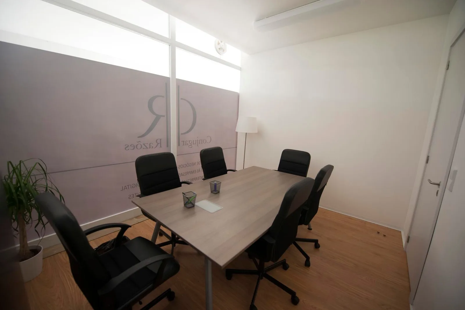 Conjugar Razões Lda, Meeting room for 6 people, Maia