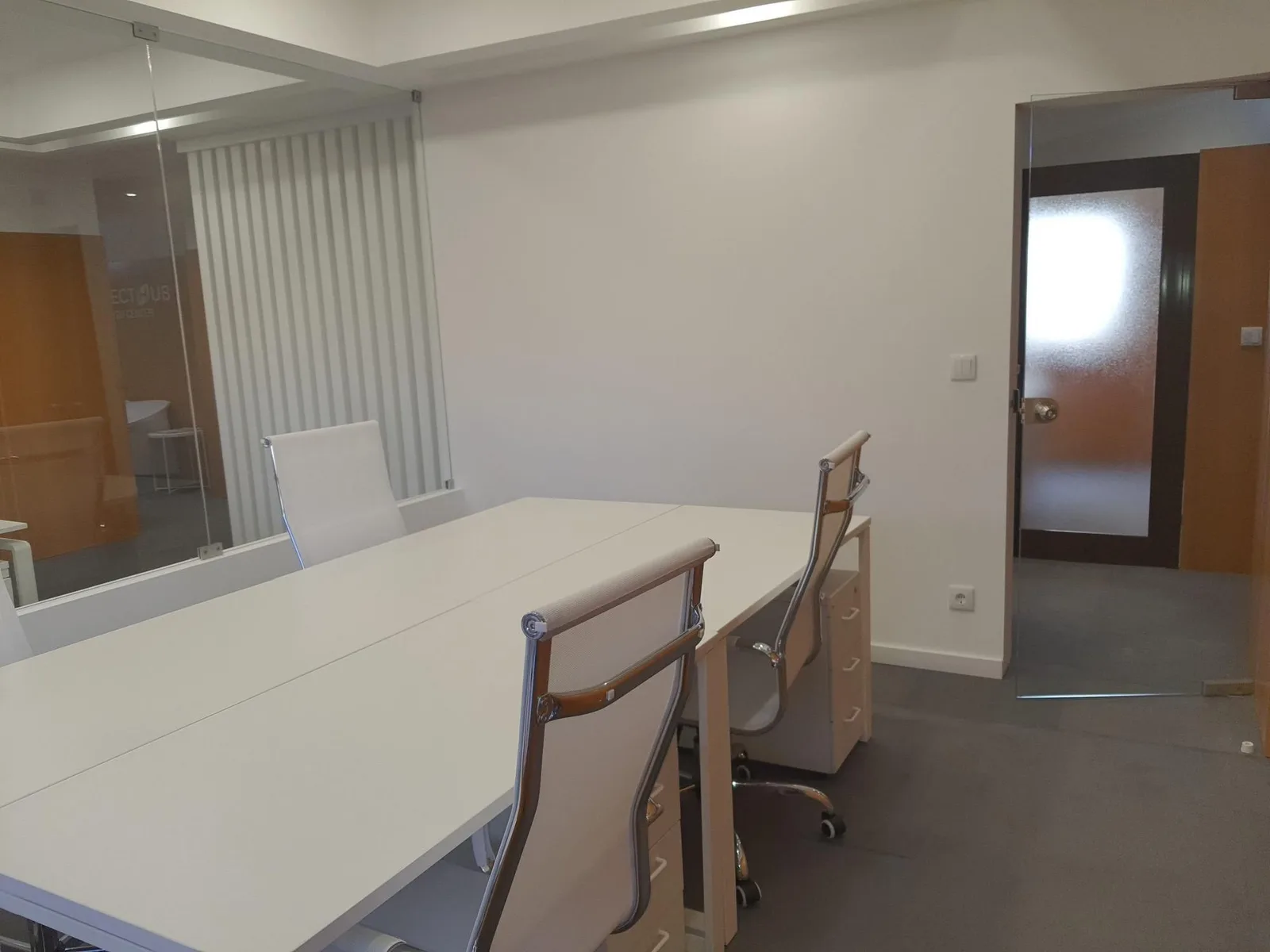 ConnectHUB Business Center, Despacho privado con 3 puestos, Santarém
