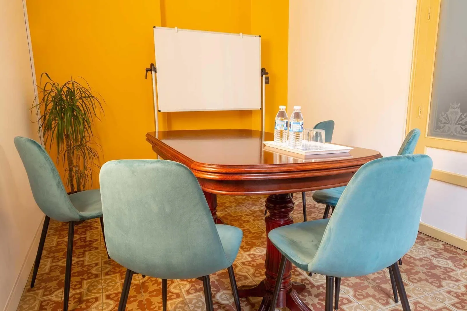 Conpartes, Sala de reuniões para 5 pessoas, Cáceres