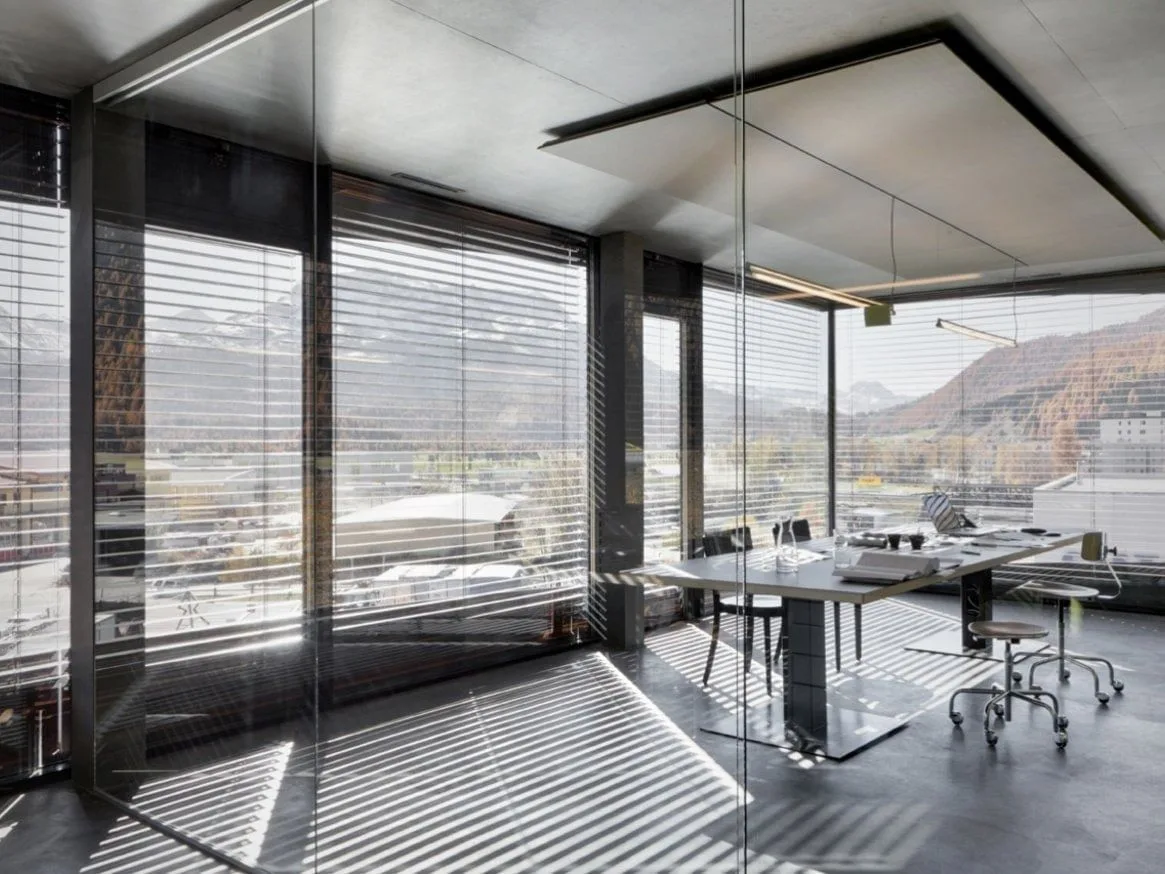 CoWE – Coworking Engadin, Salle de réunion 6 personnes, Samedan