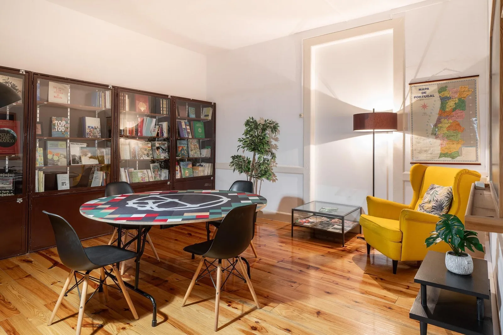 Cowork Funchal, Meeting room for 4 people, Funchal