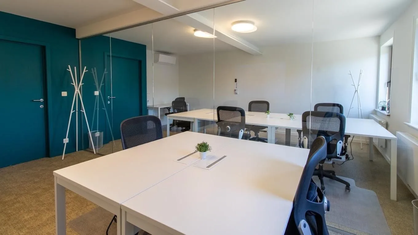 Cowork'Ittre, Privékantoor met 6 werkplekken, Ittre