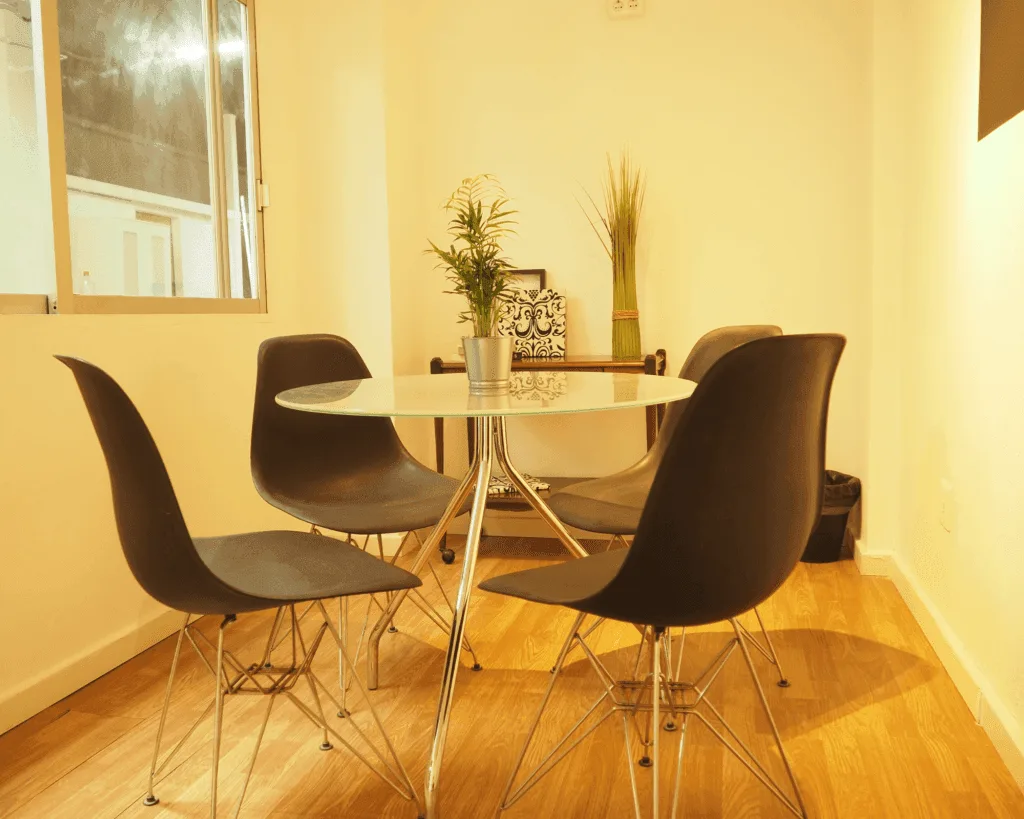 Cowork Monteolivete, Meeting room for 4 people, Valencia